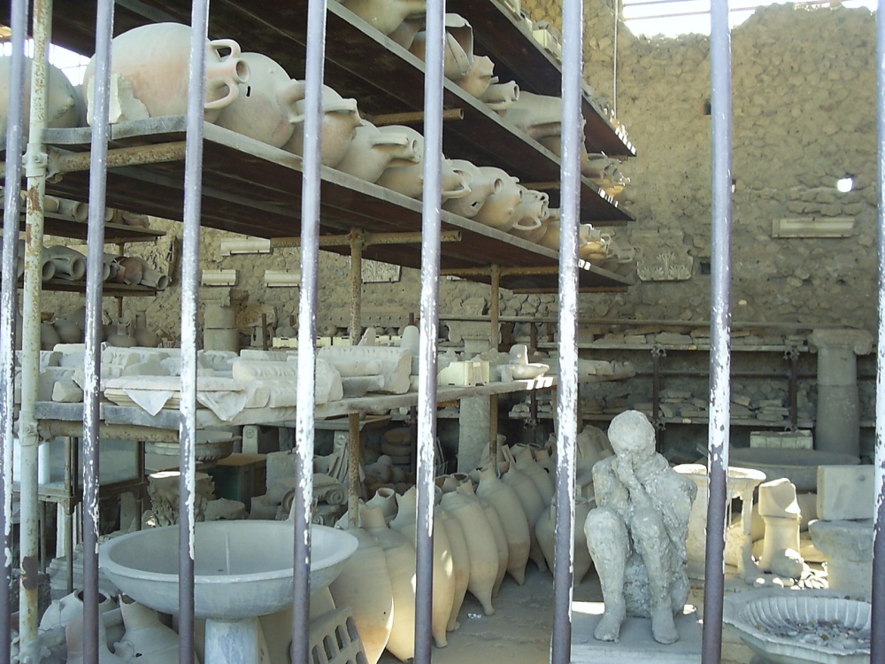 Italy, 2012: Pompeii, past and future. (2/6)